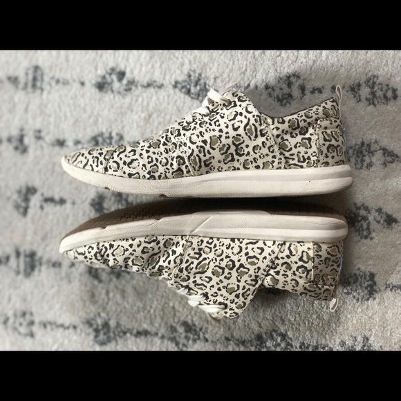 👑TOMS Cheetah print sneakers - Picture 2 of 4